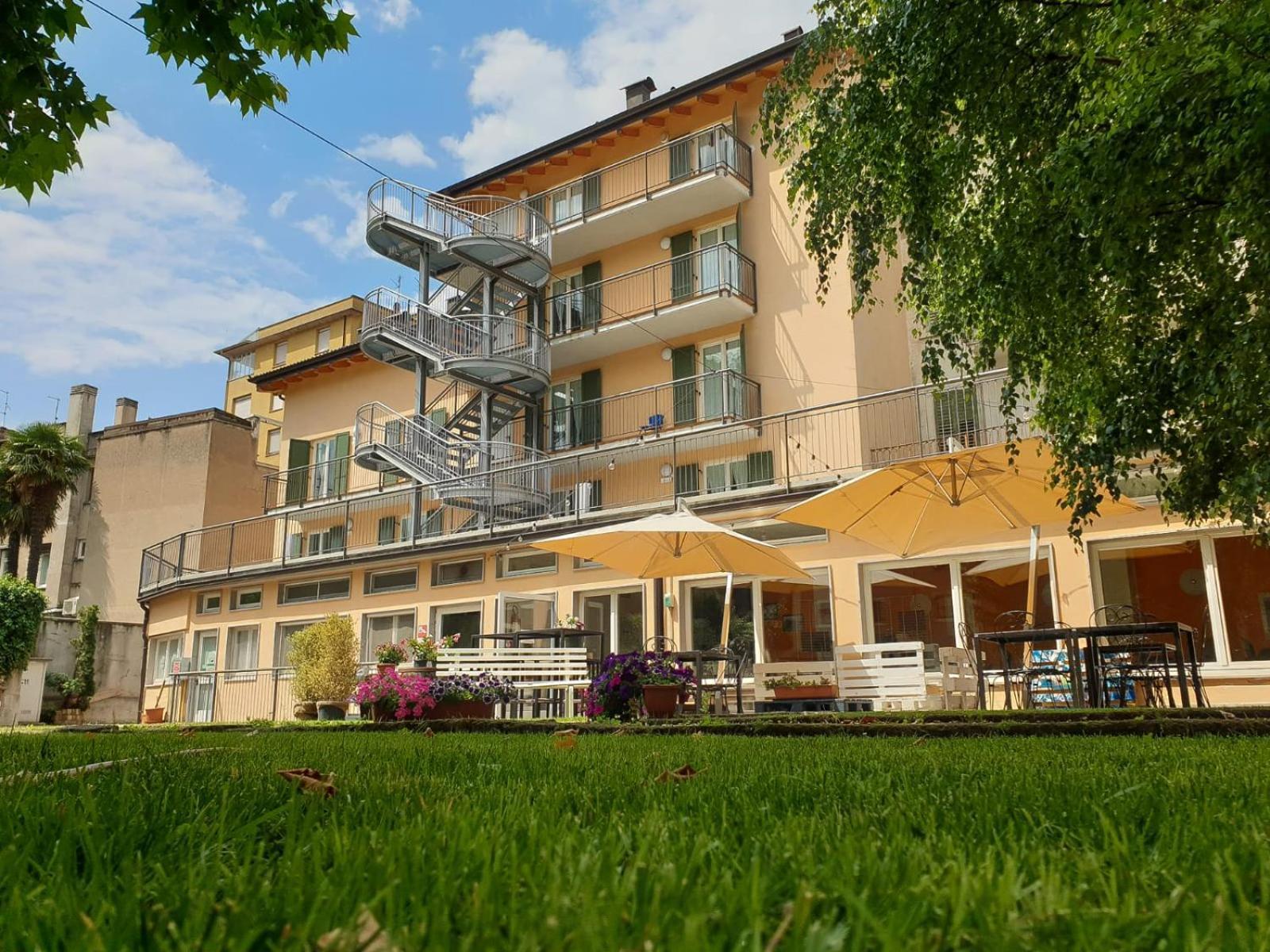 Ostello Citta Di Rovereto โรเวเรโต ภายนอก รูปภาพ